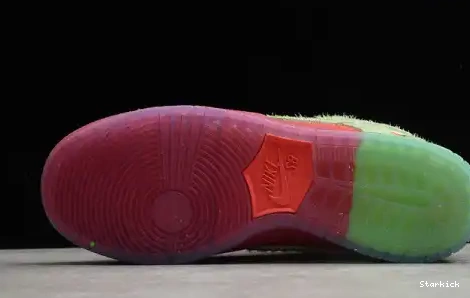 Dunk CW7093-601 Nike low"strawberry cough" SB 0606